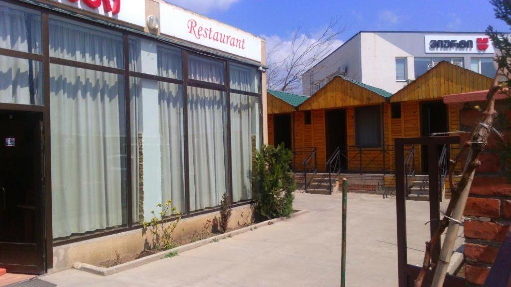Hotel Lilo Near Airport Tbilisi ภายนอก รูปภาพ