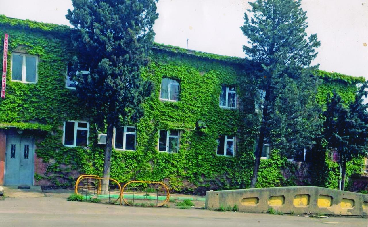 Hotel Lilo Near Airport Tbilisi ภายนอก รูปภาพ